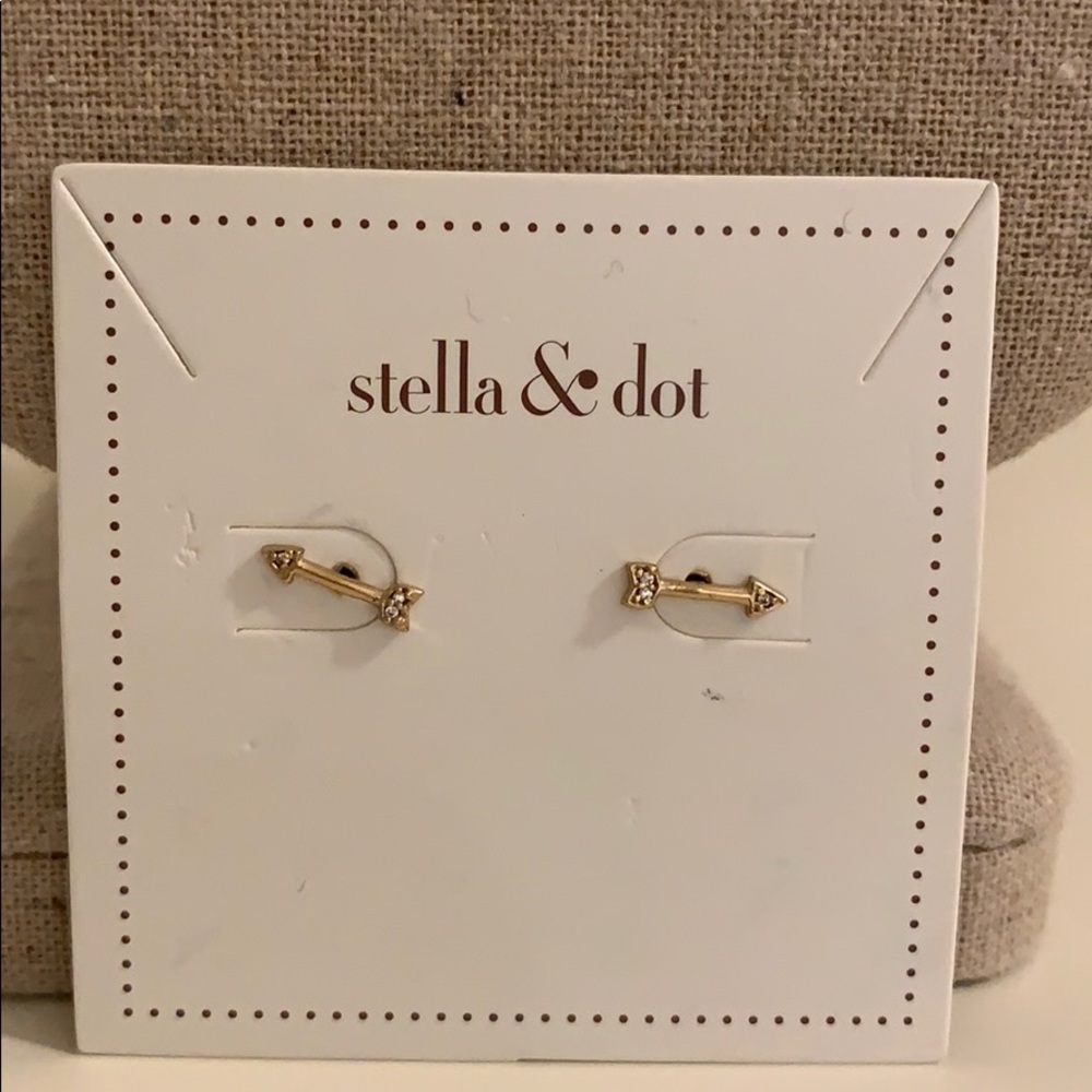 Arrow studs with pave stones